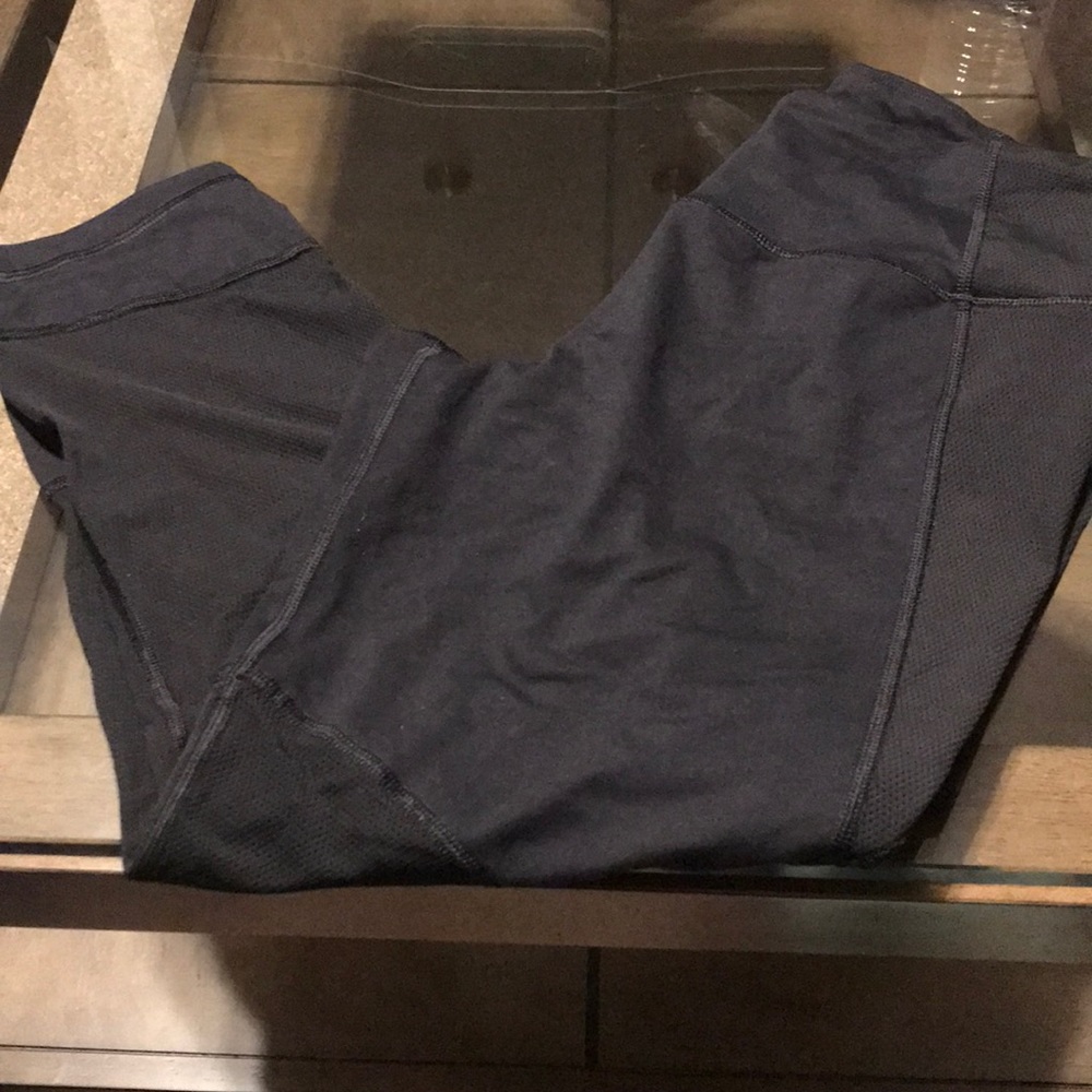VS Sport black mesh detail capris!